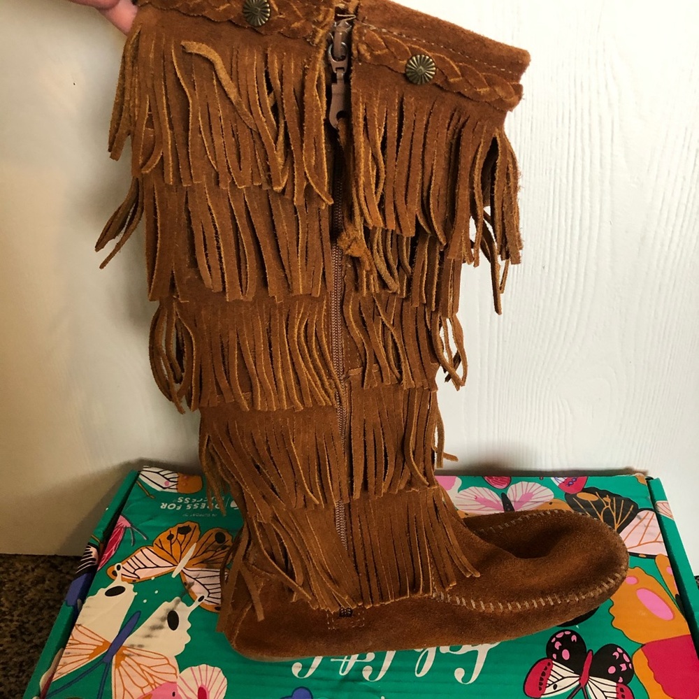 Minnetonka size 7 tall fringe boots